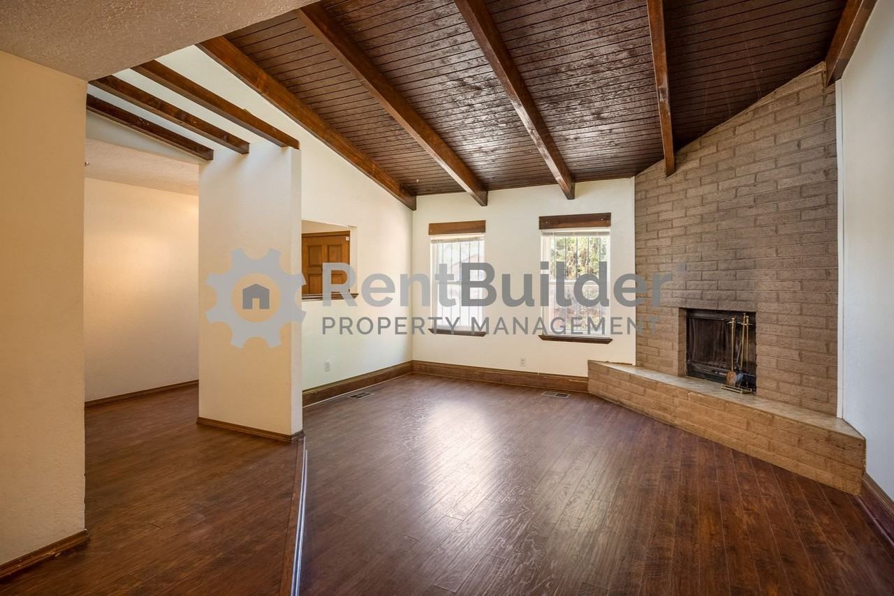 318 Columbia Dr Se #A - Photo 3 of 22