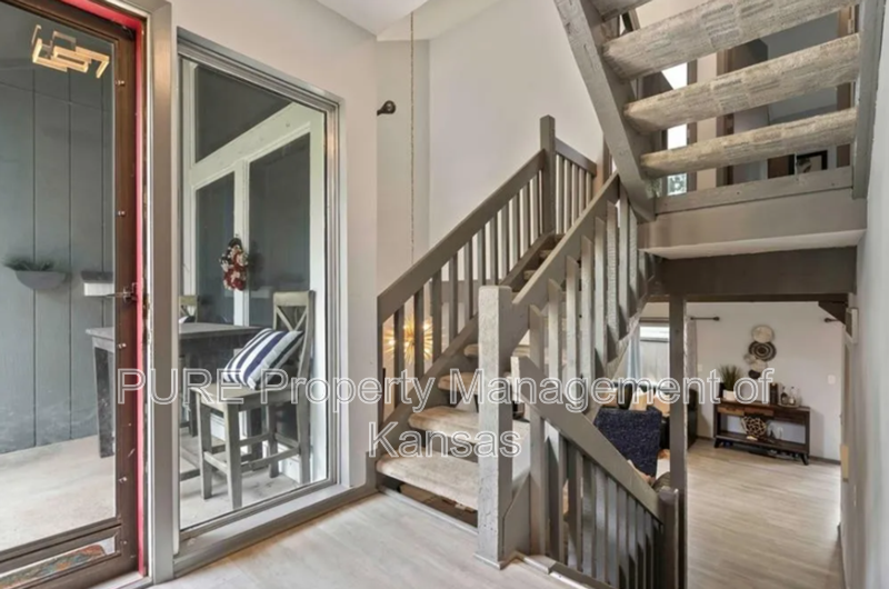 8009 Monrovia - Photo 2 of 26