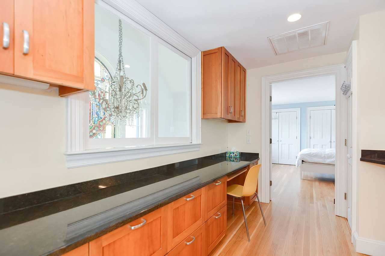 37 Rocky Neck Ave #A - Photo 5 of 50