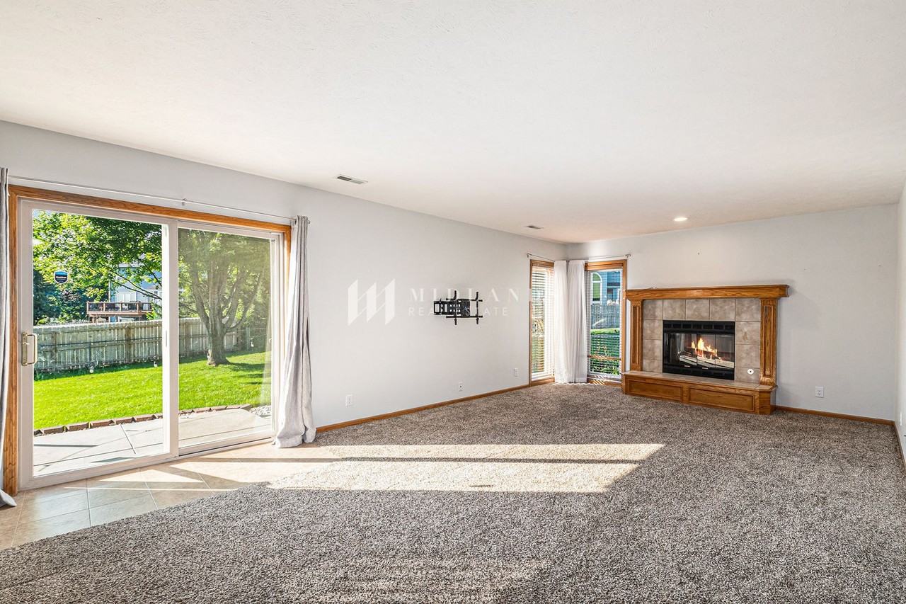 11419 S 44th St - Photo 5 of 15