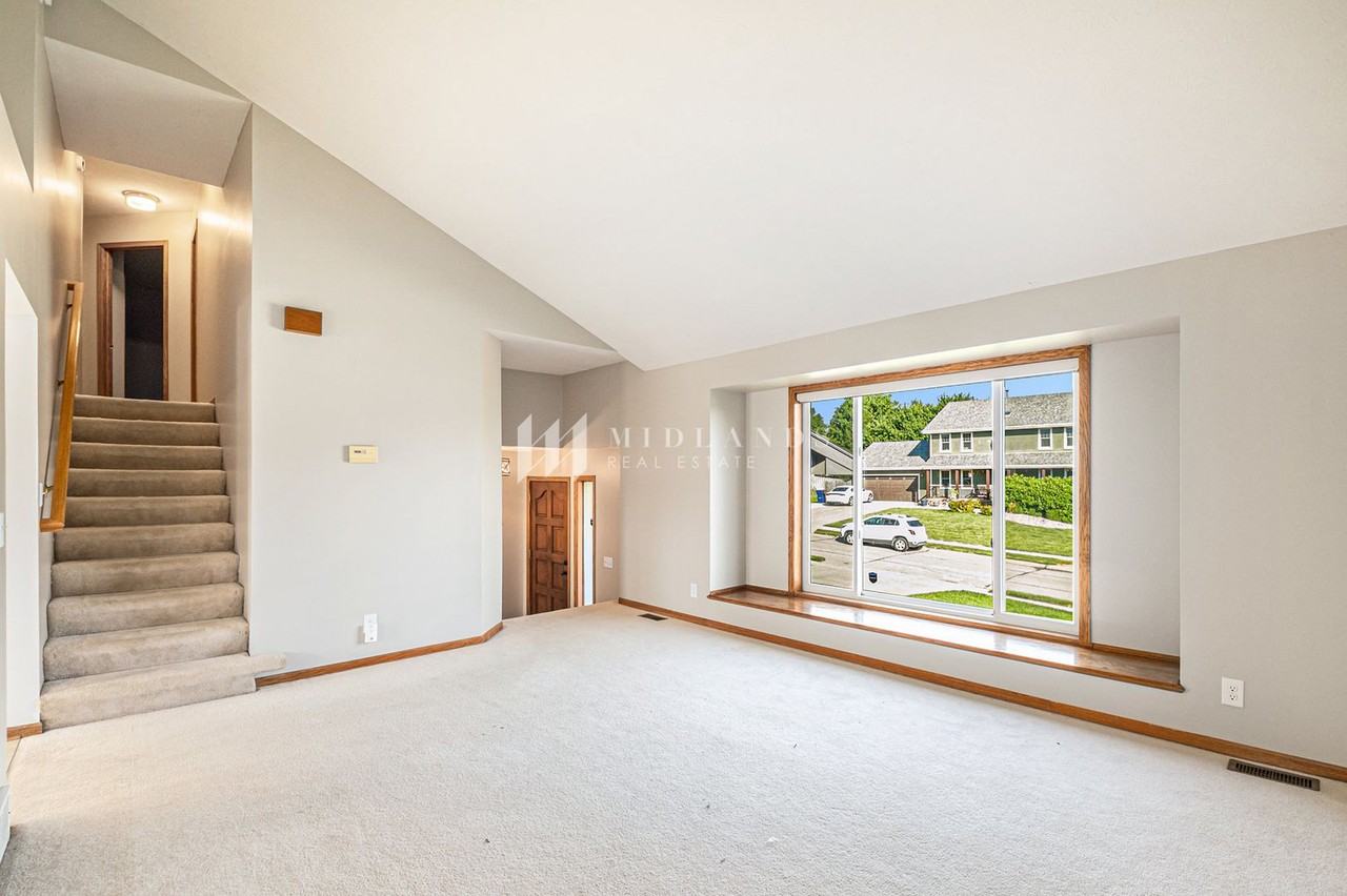 11419 S 44th St - Photo 2 of 15