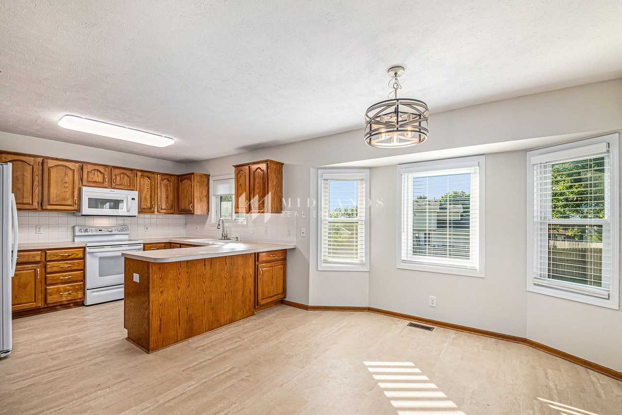 11419 S 44th St - Photo 4 of 15