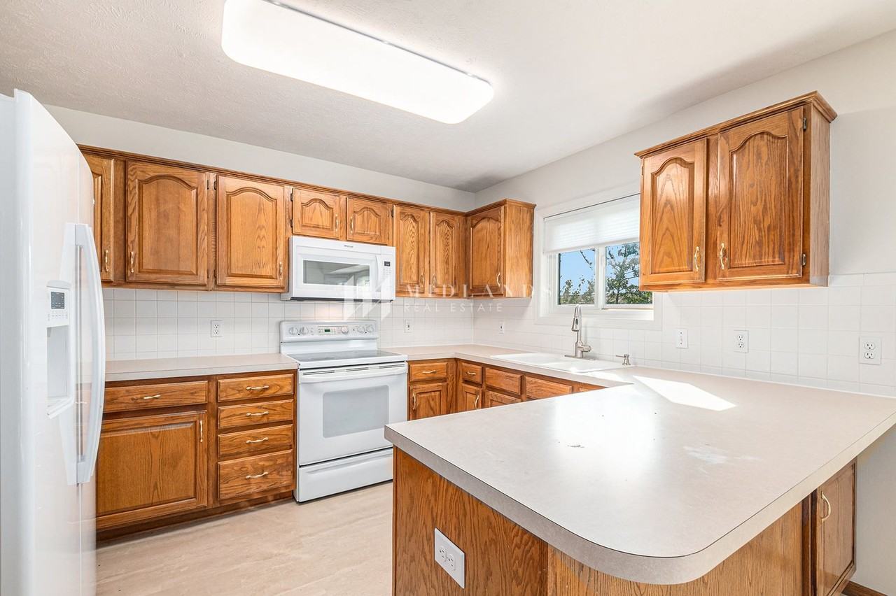 11419 S 44th St - Photo 3 of 15