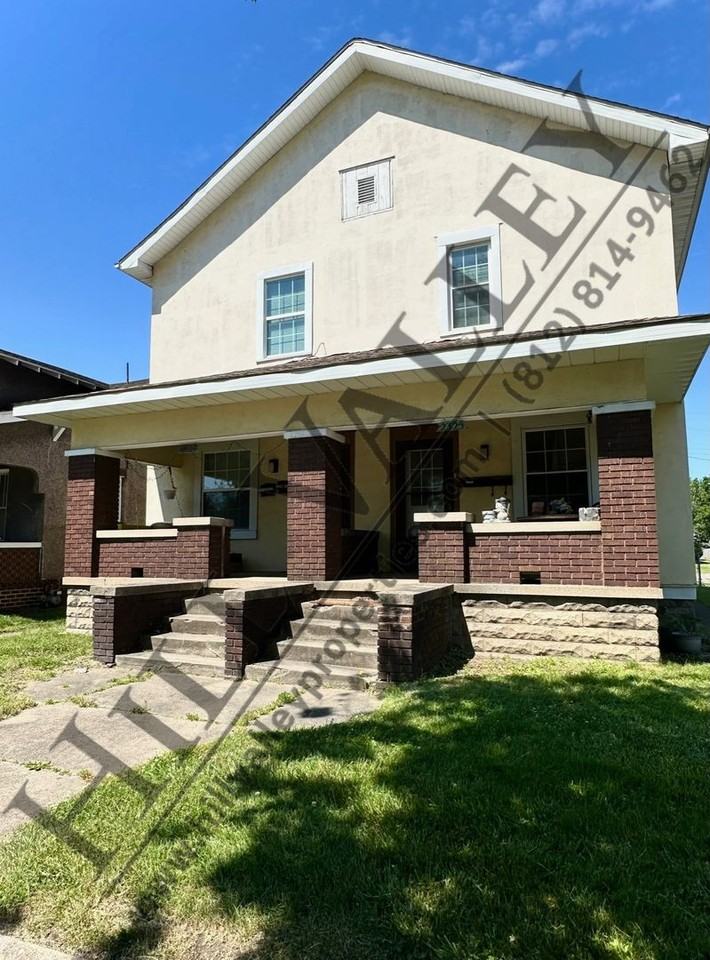 2325-2327 S 8th St - Photo 2 of 10