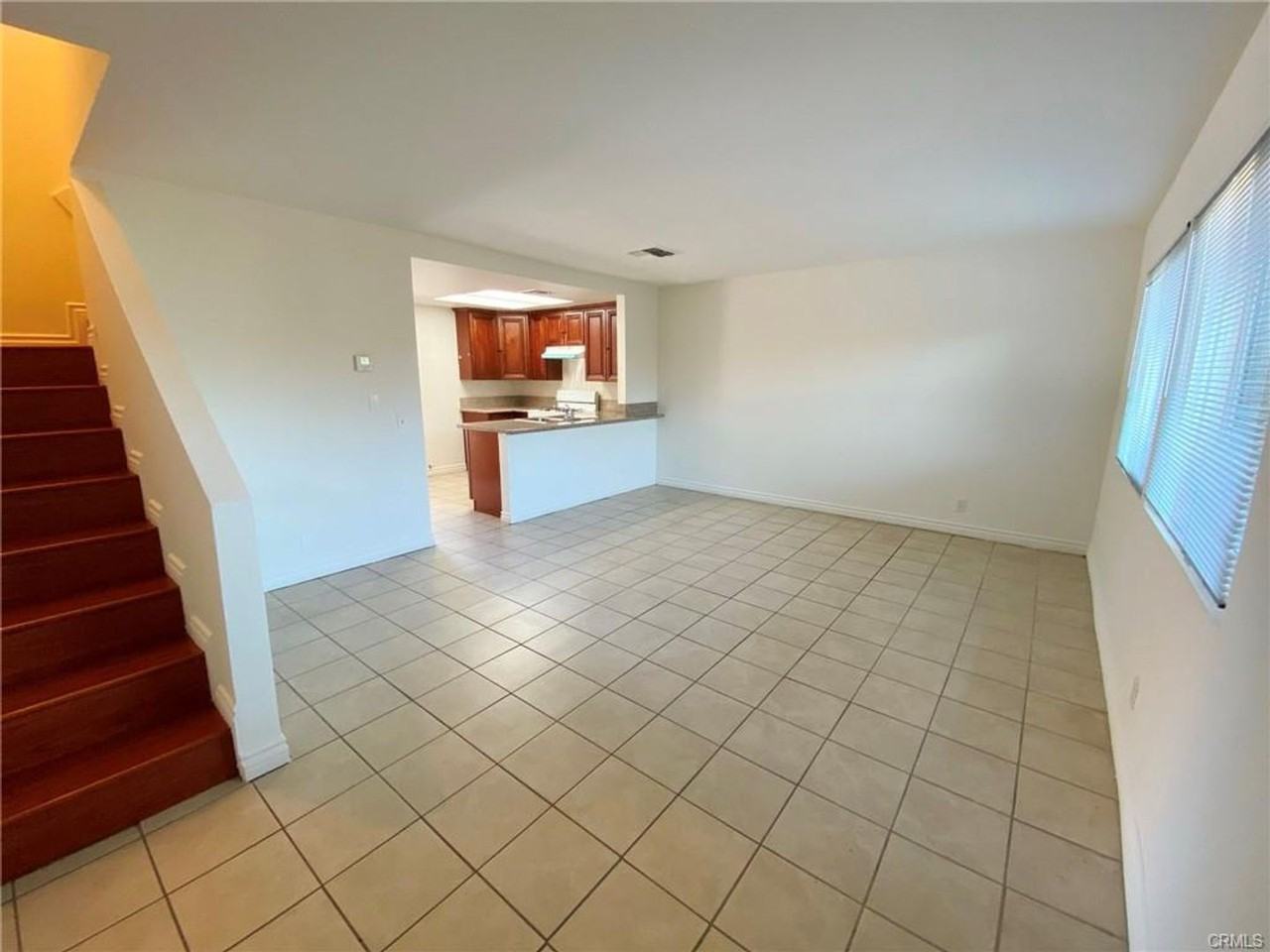 4010 - Photo 3 of 16