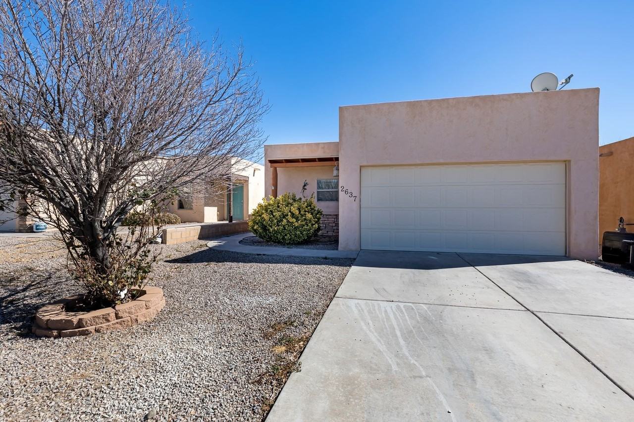 2637 Las Alturas Ct - Photo 2 of 31