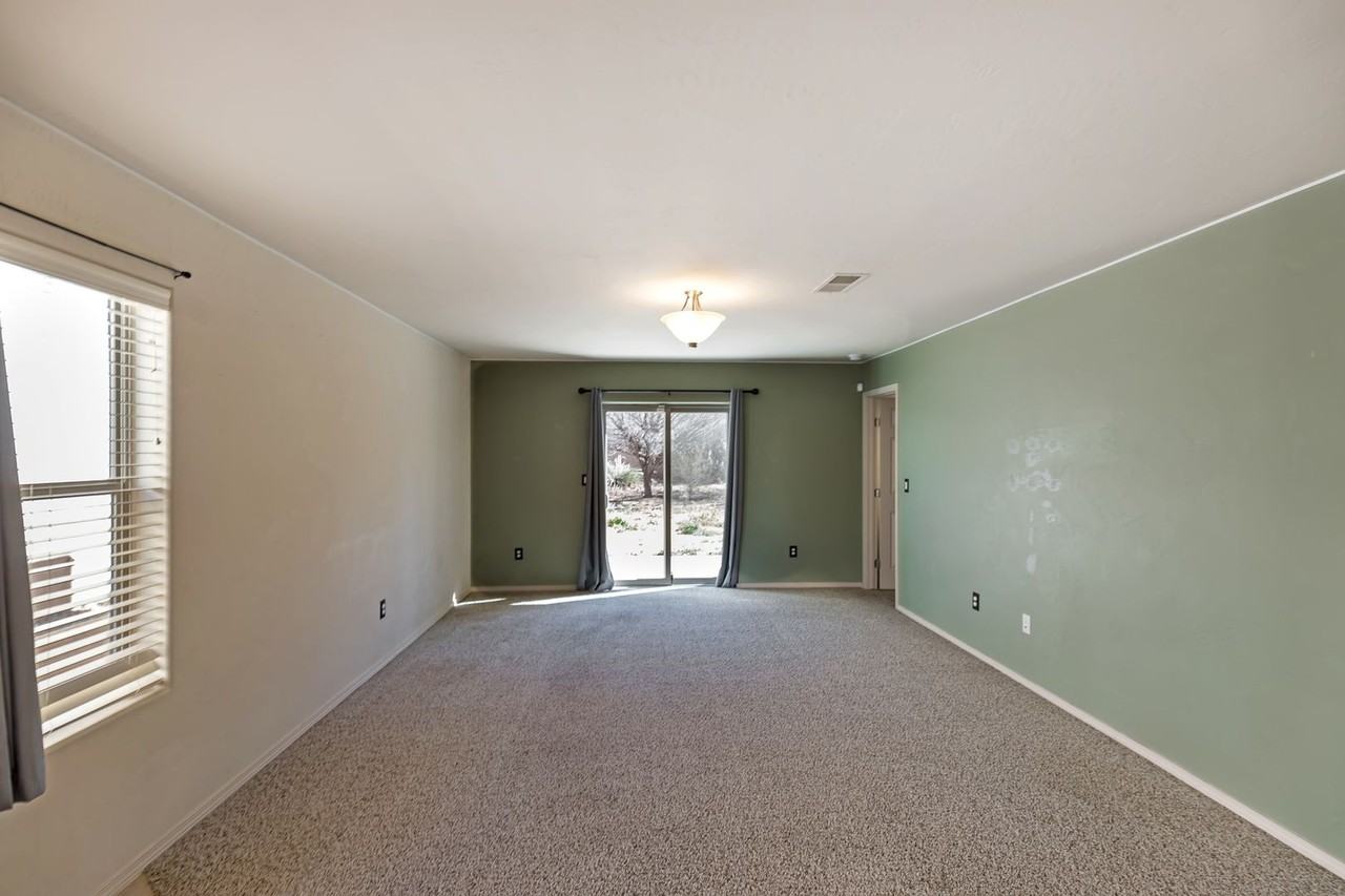 2637 Las Alturas Ct - Photo 4 of 31