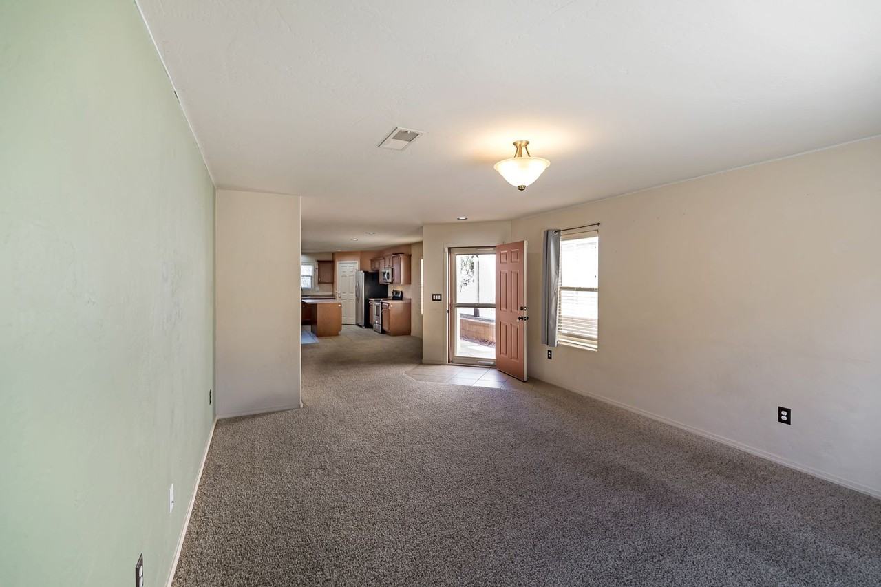 2637 Las Alturas Ct - Photo 5 of 31