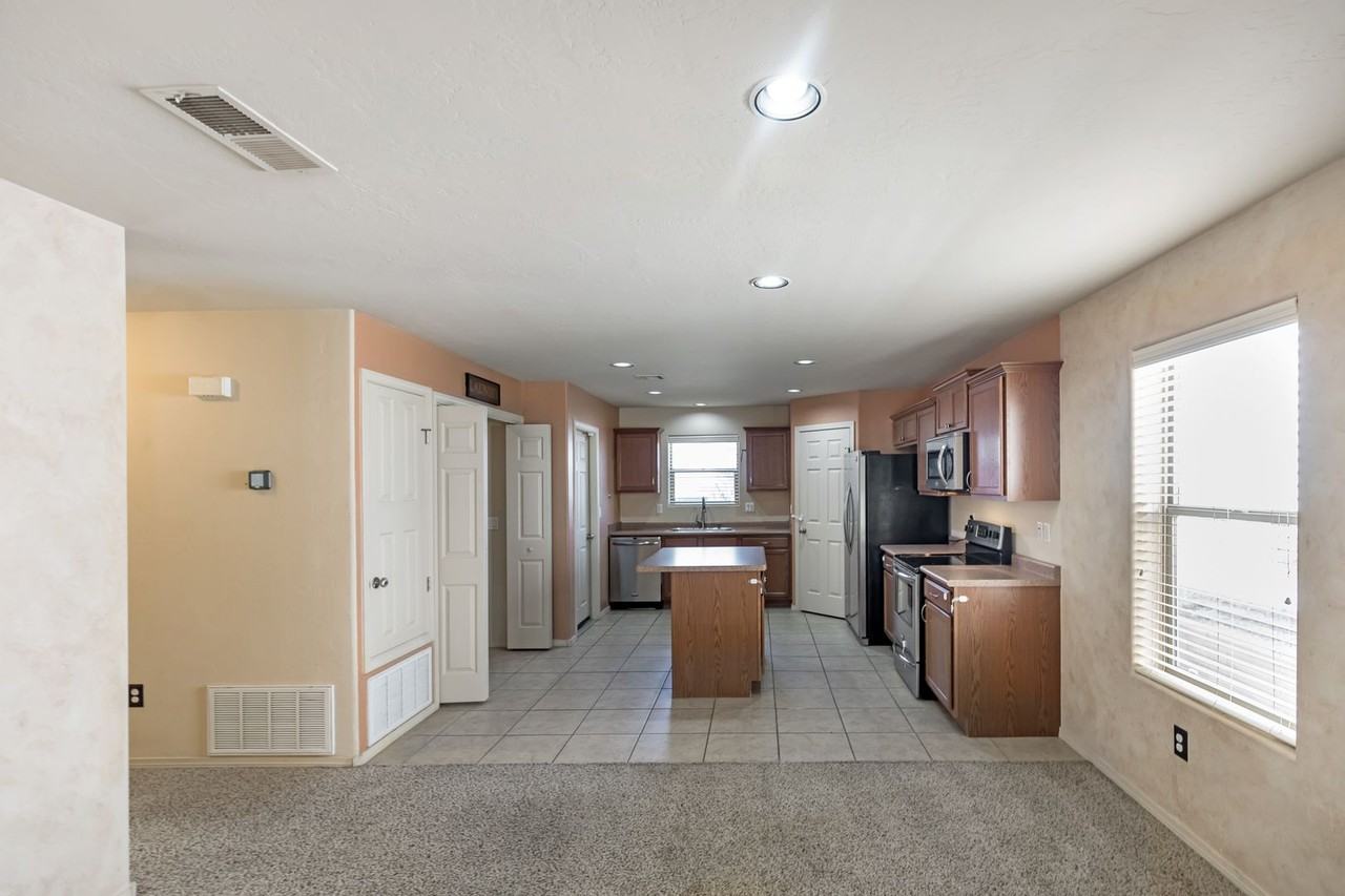 2637 Las Alturas Ct - Photo 6 of 31