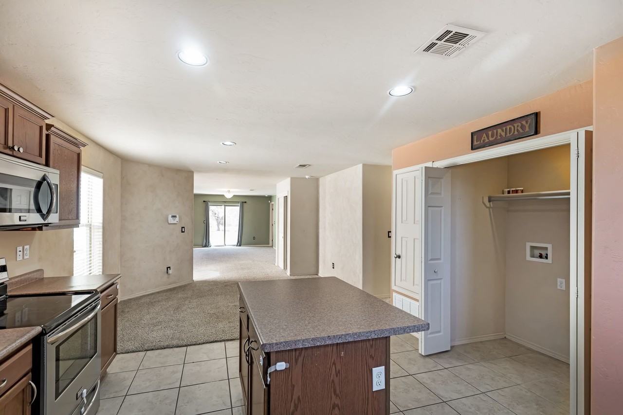 2637 Las Alturas Ct - Photo 7 of 31