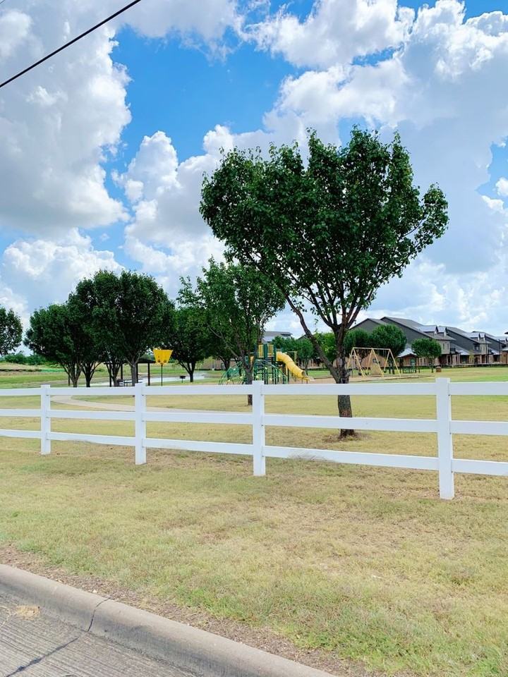 107 Reatta Dr - Photo 2 of 21