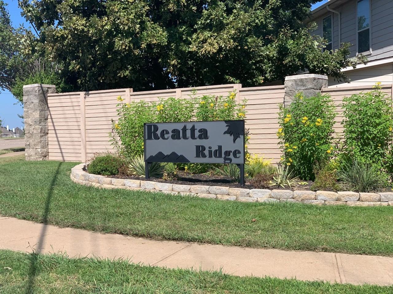 107 Reatta Dr - Photo 3 of 21