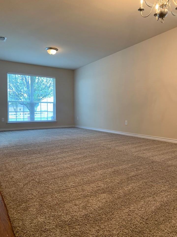 107 Reatta Dr - Photo 7 of 21