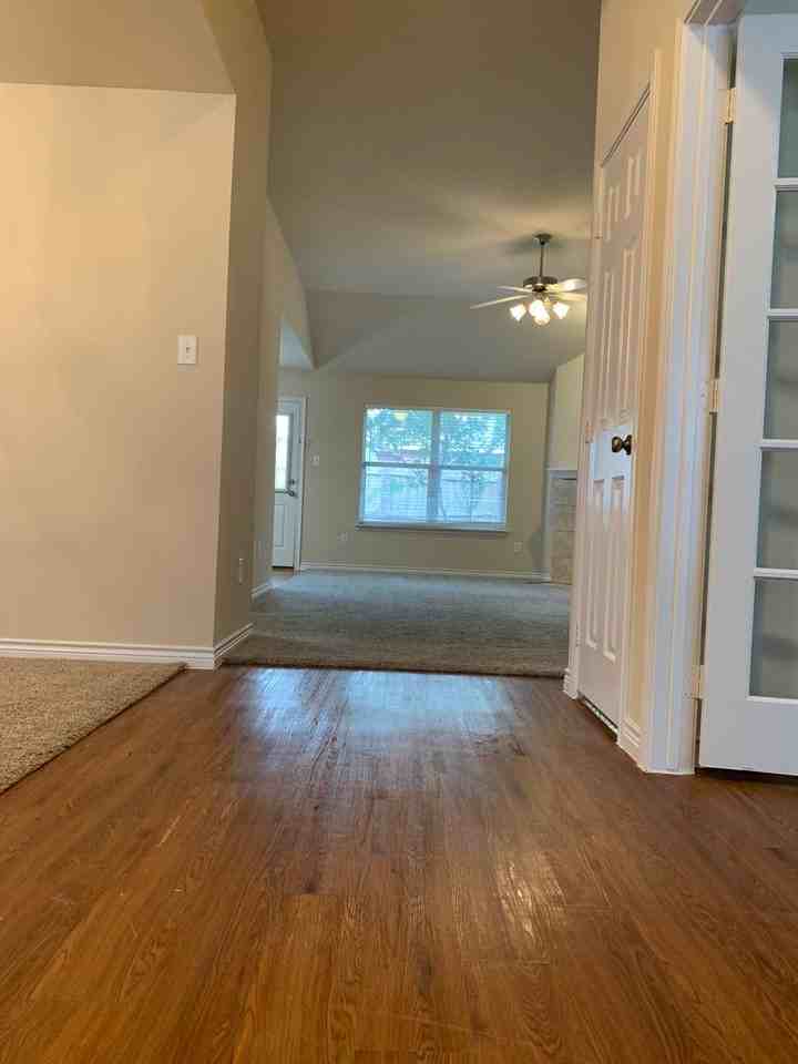 107 Reatta Dr - Photo 6 of 21