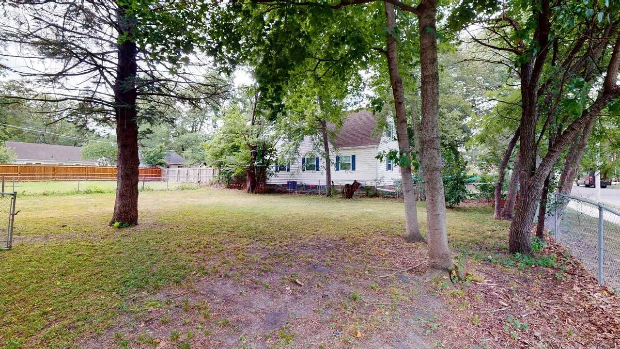 2308 Donald St - Photo 2 of 21