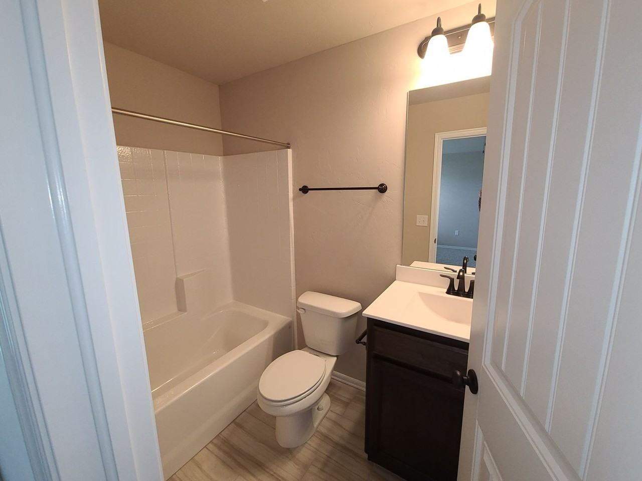 1008 Hickory Creek Dr - Photo 4 of 17