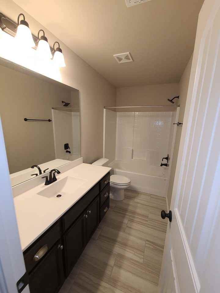 1008 Hickory Creek Dr - Photo 5 of 17