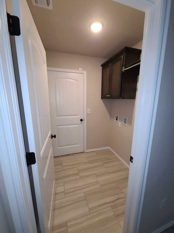 1008 Hickory Creek Dr - Photo 7 of 17