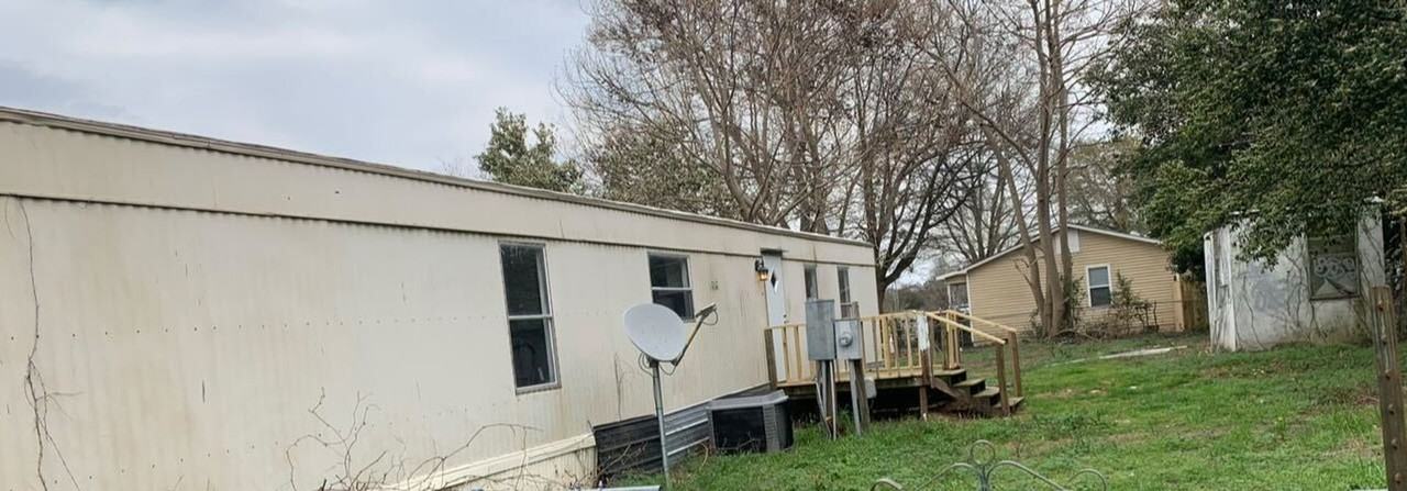 702 Coastal Dr - Photo 2 of 7