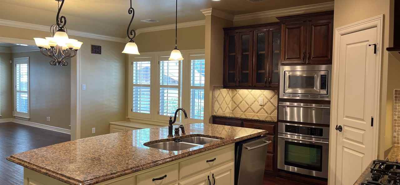 218 Corona Ave - Photo 2 of 8