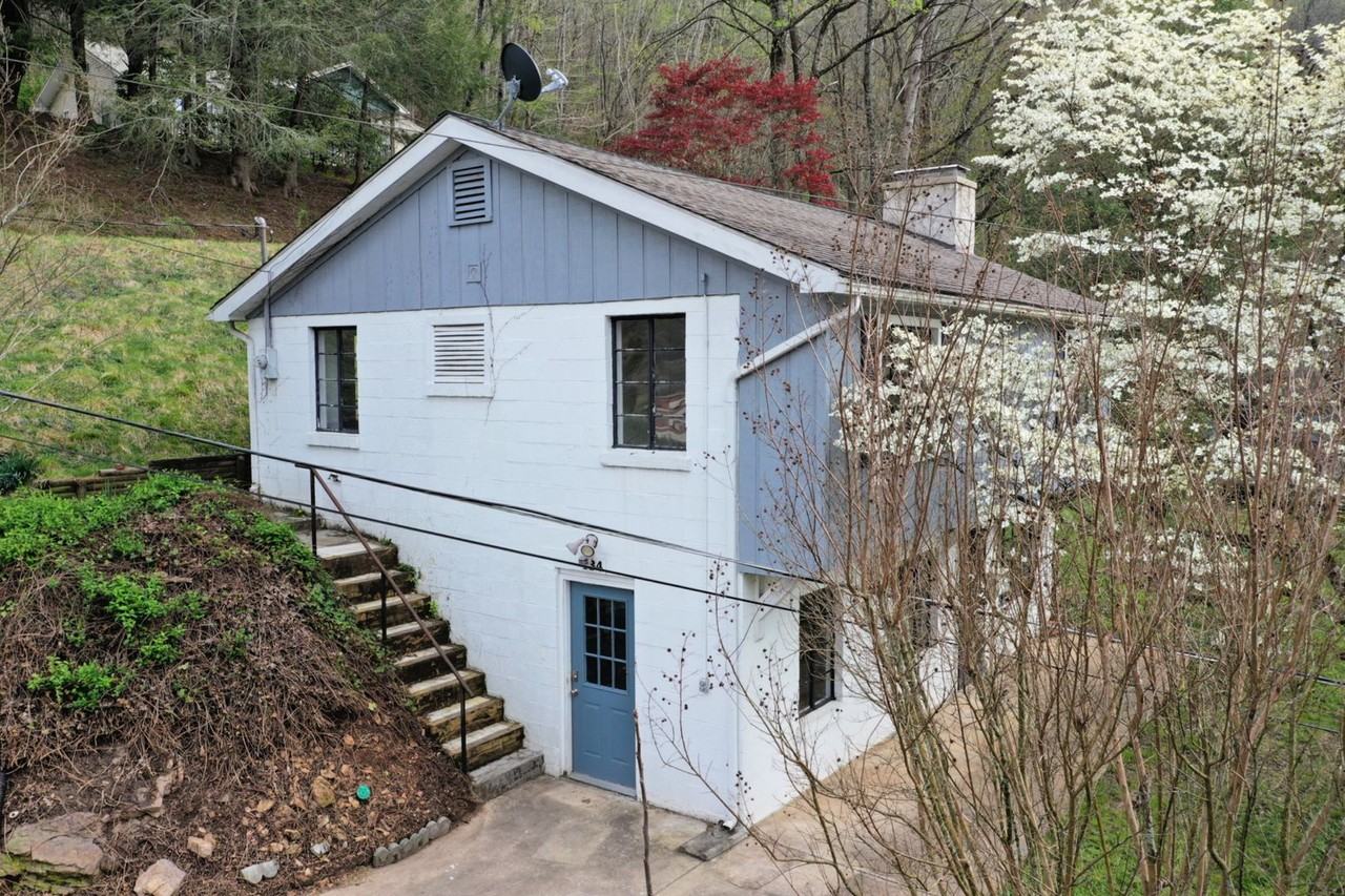 134 E Jackson St - Photo 2 of 15