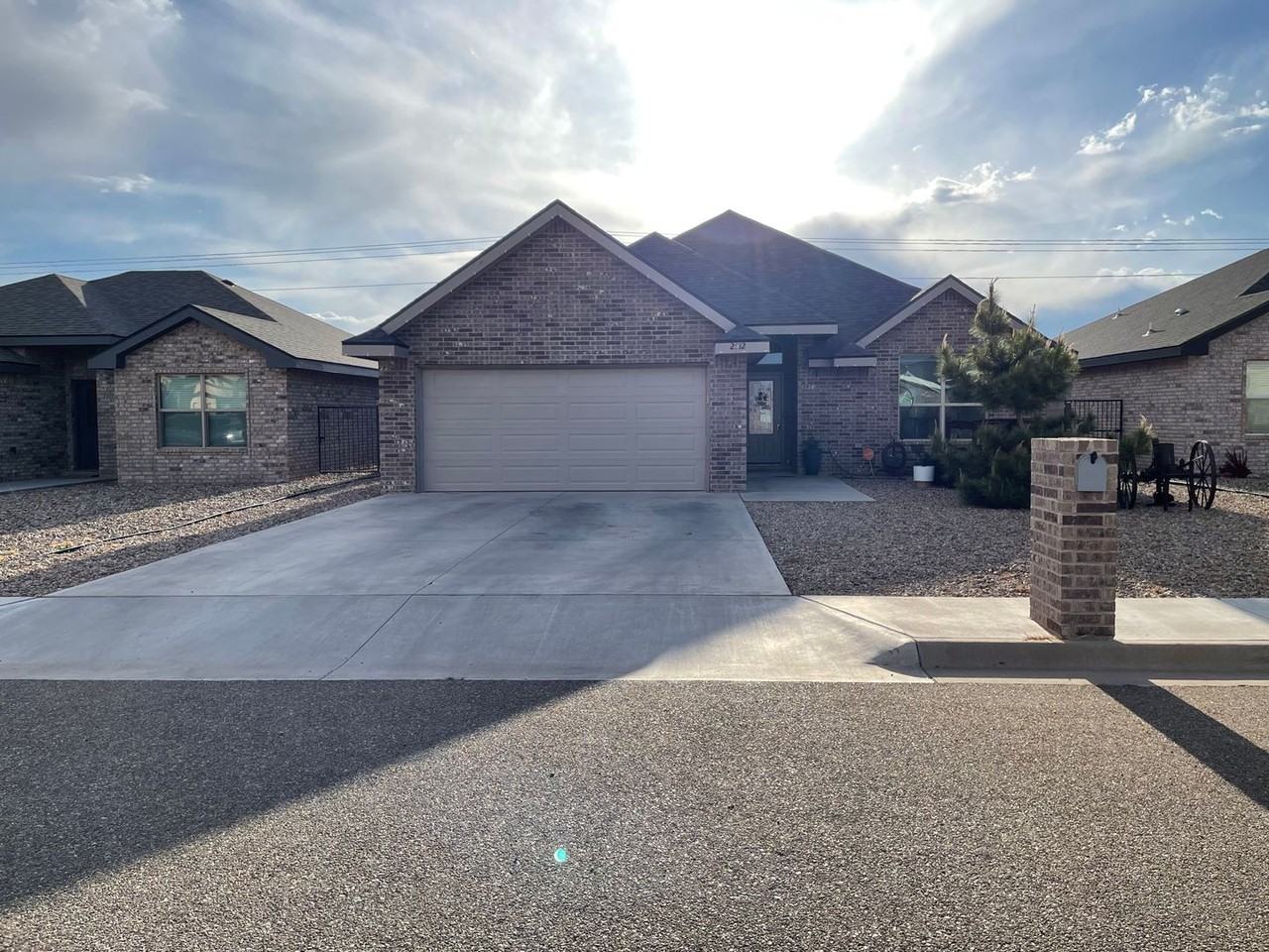 2512 Joes Ln - Photo 3 of 50