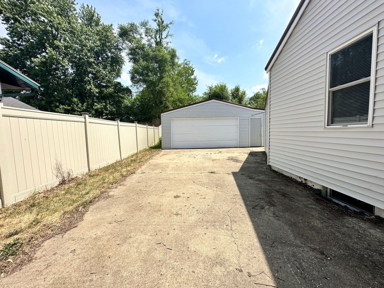 7 Gladys Ct - Photo 2 of 11