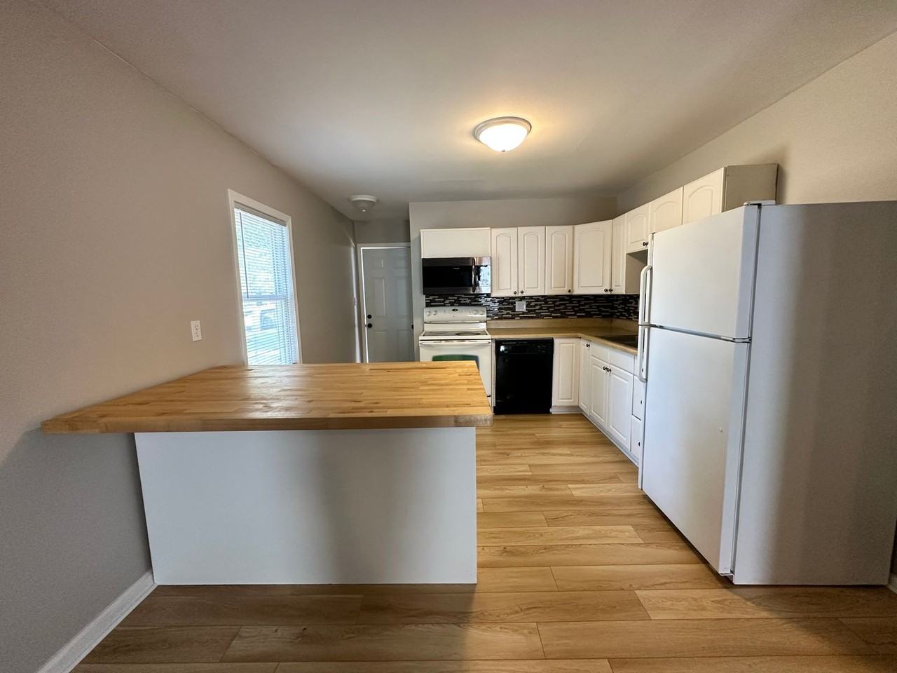 7 Gladys Ct - Photo 3 of 11