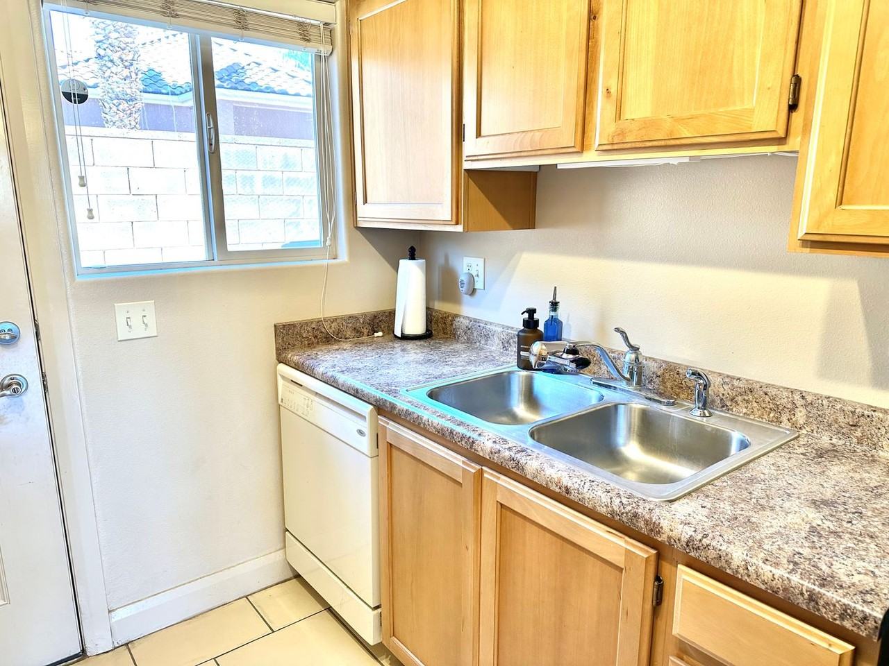 700 N Main St #C2 - Photo 6 of 16