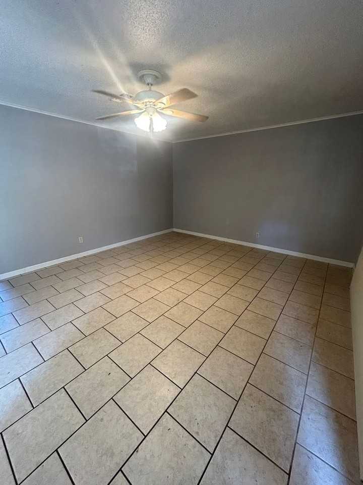 3912 Mary St - Photo 2 of 12