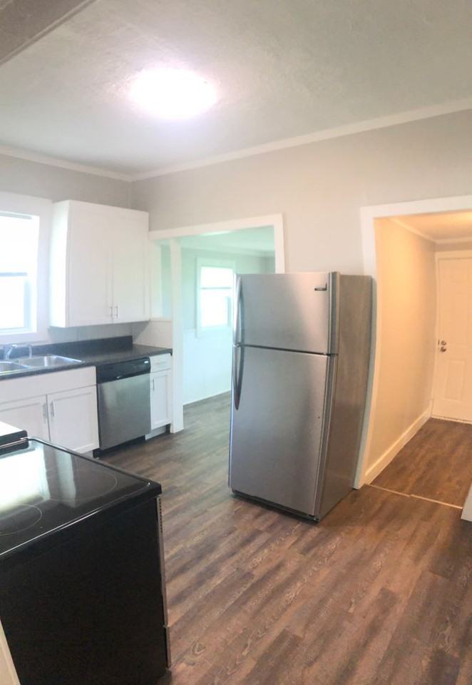 1832 W Chestnut St - Photo 5 of 18