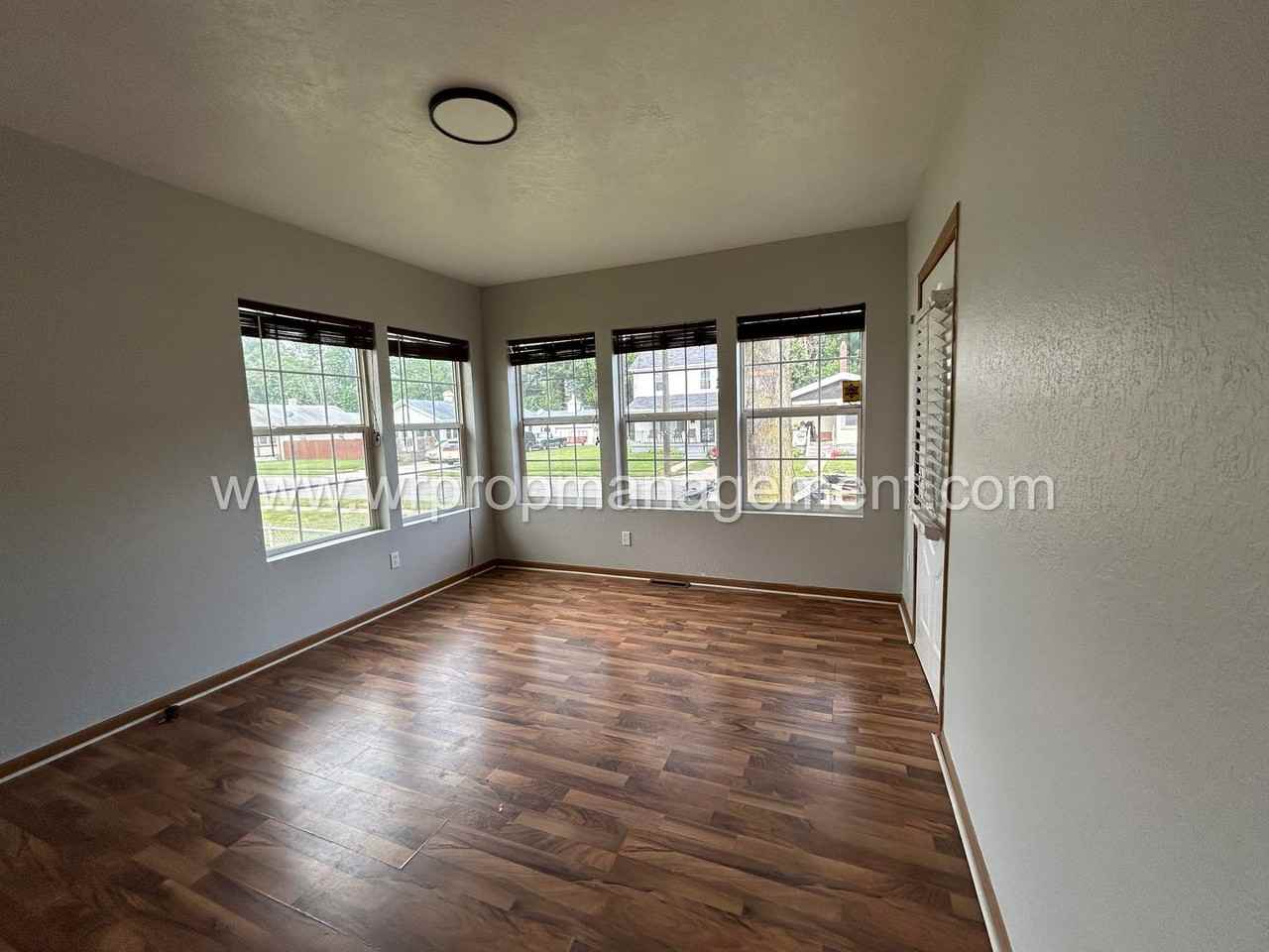 1024 Elysian Ave - Photo 2 of 8