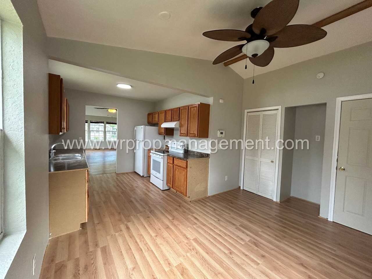 1024 Elysian Ave - Photo 4 of 8