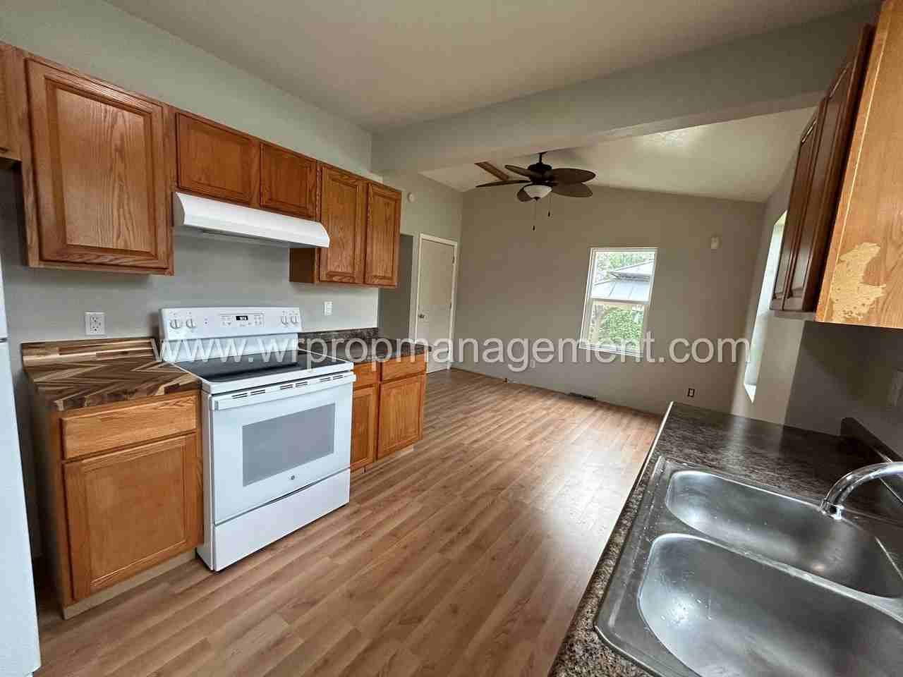 1024 Elysian Ave - Photo 5 of 8