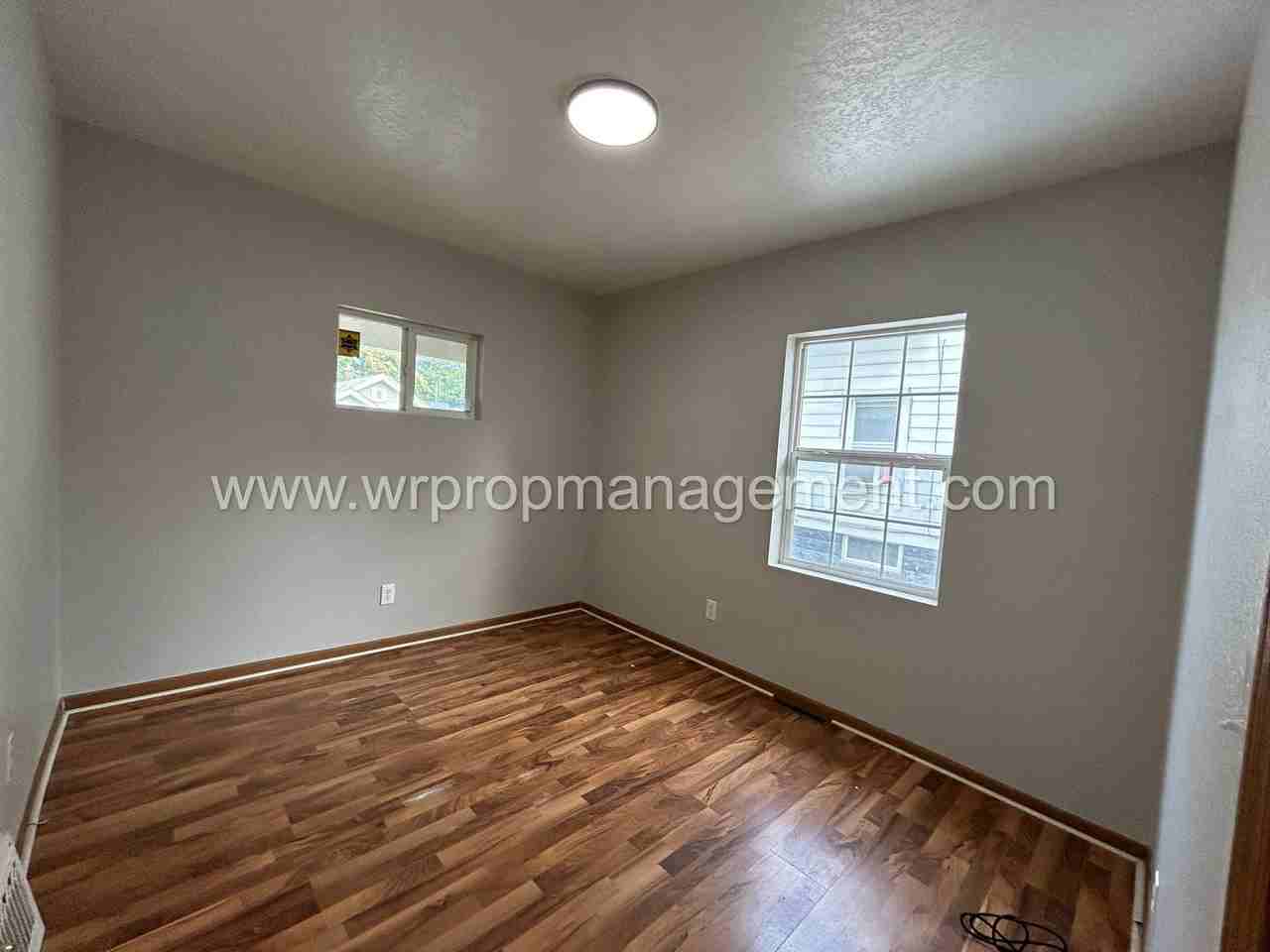 1024 Elysian Ave - Photo 6 of 8