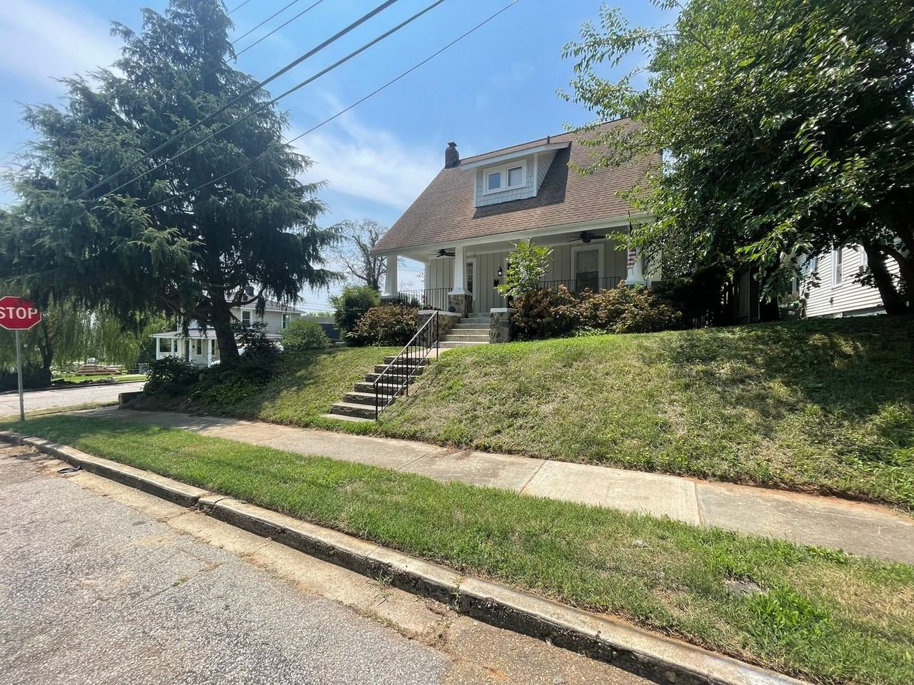 224 Virginia Ave - Photo 2 of 11
