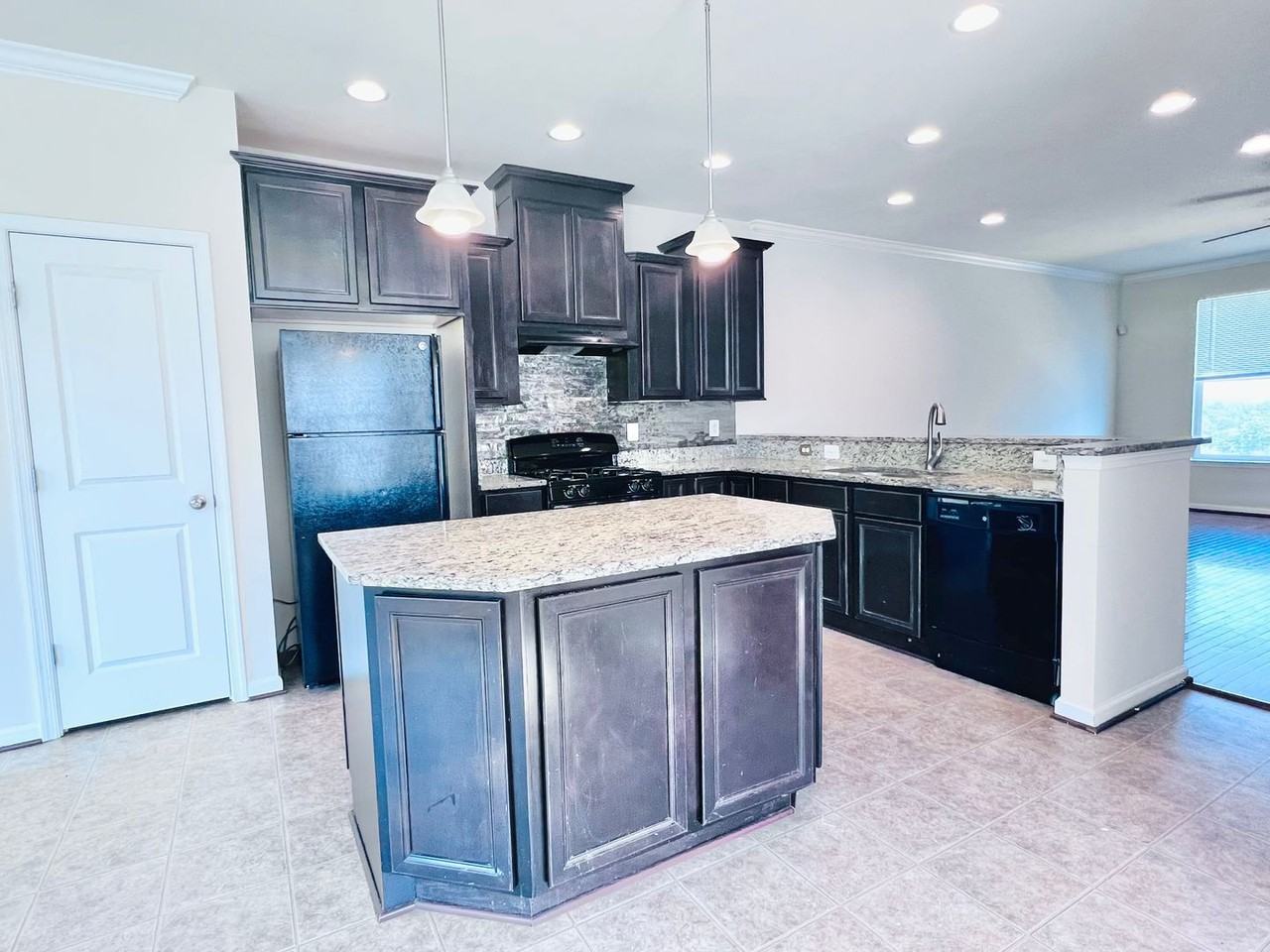37 Rapidan Dr - Photo 5 of 23
