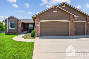featured image of 1401 E Splitwood Way St