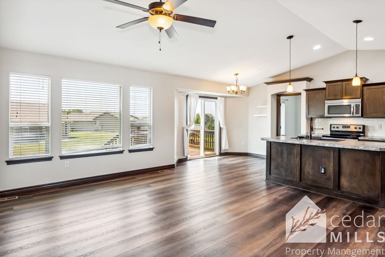 1401 E Splitwood Way St - Photo 3 of 15