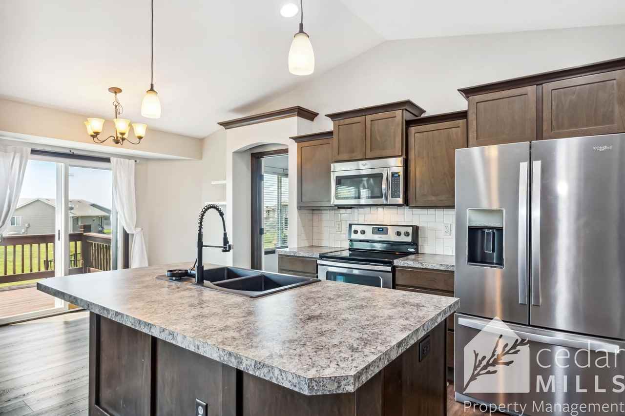 1401 E Splitwood Way St - Photo 4 of 15