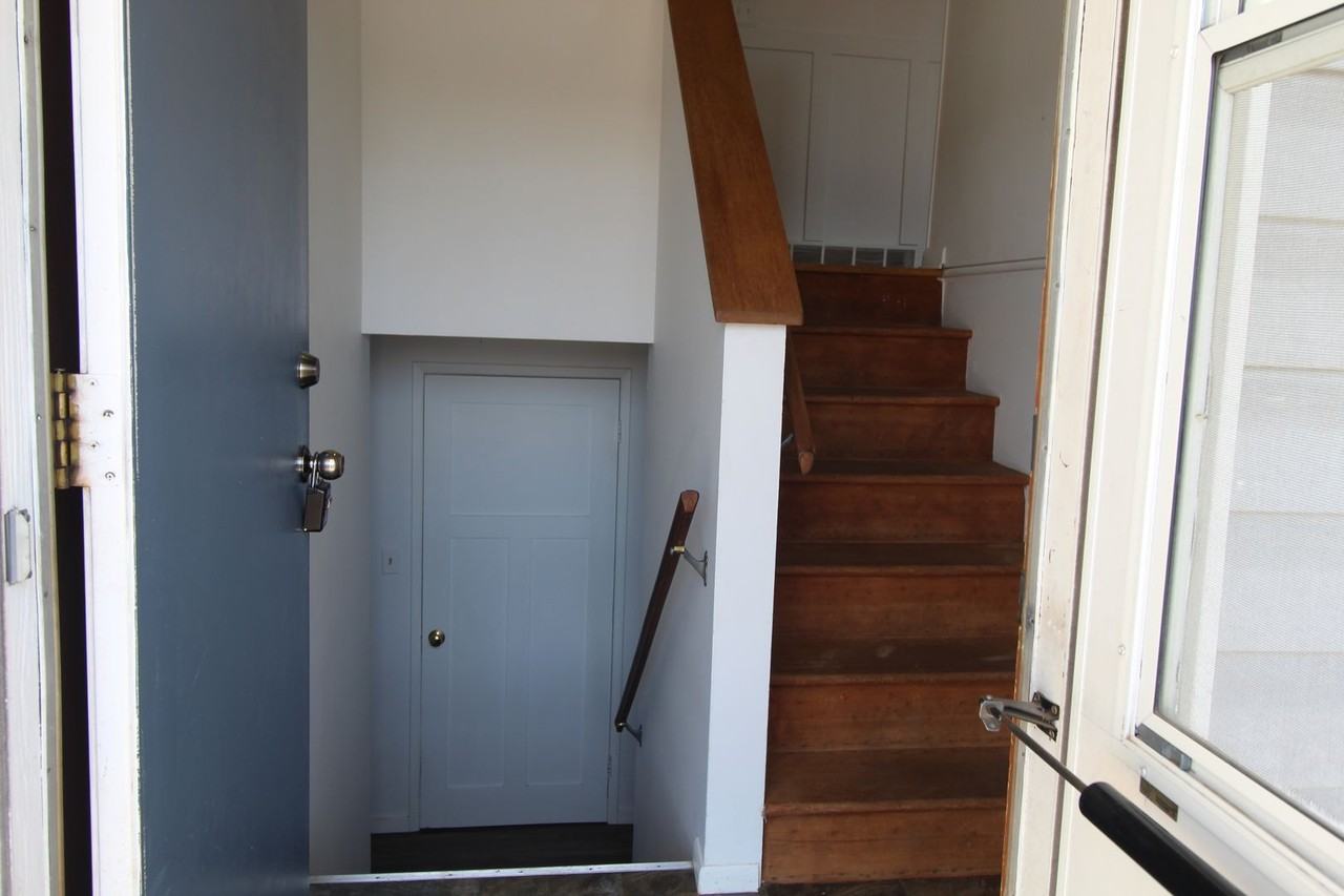 1005 E Lake St - Photo 3 of 31