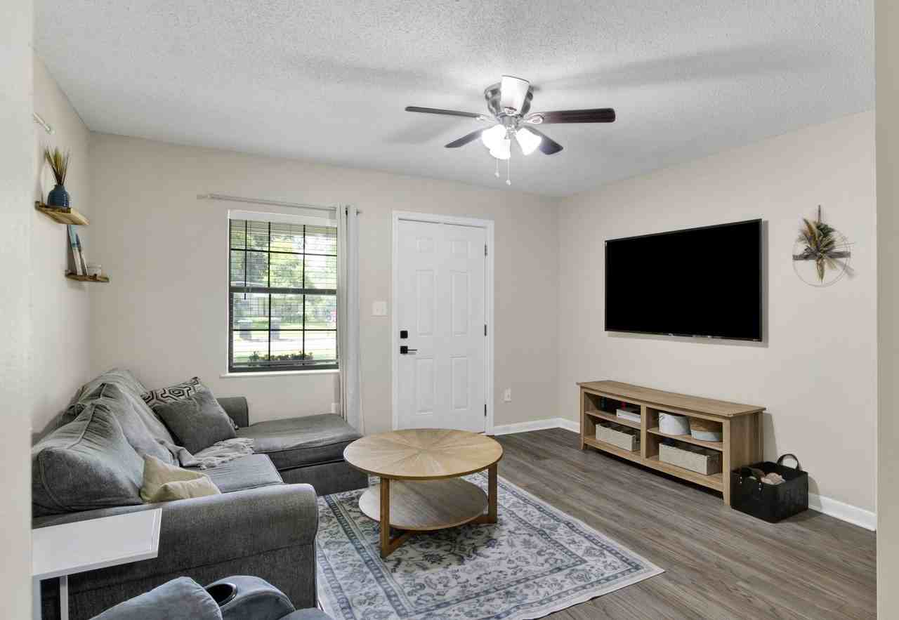 32 Norwood Dr - Photo 3 of 11