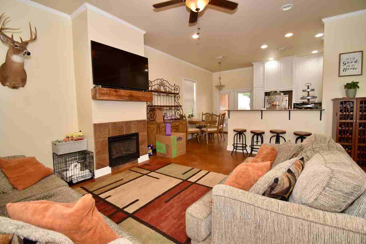 138 Markia Dr - Photo 3 of 27