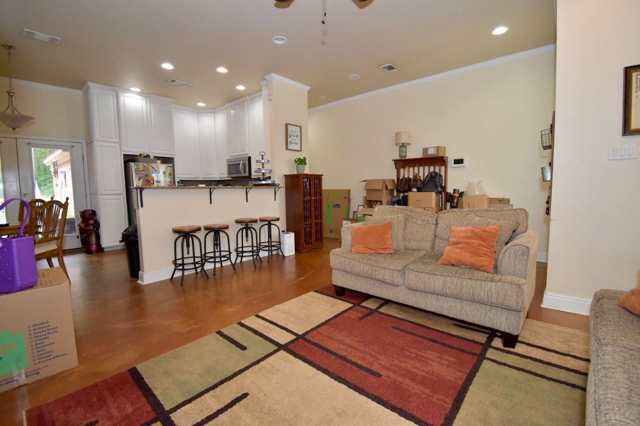 138 Markia Dr - Photo 4 of 27