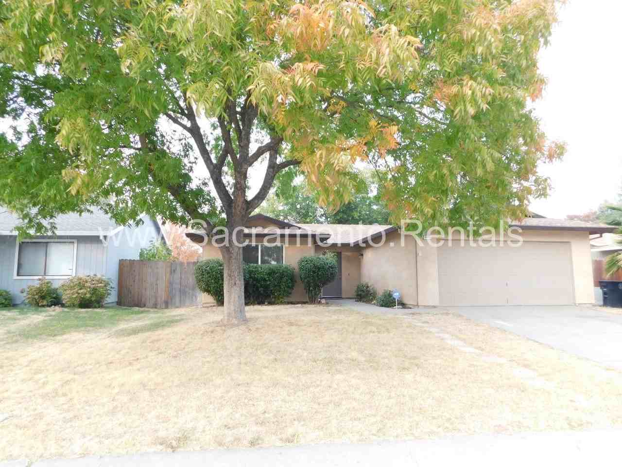 6841 Castleberry Cir - Photo 2 of 23