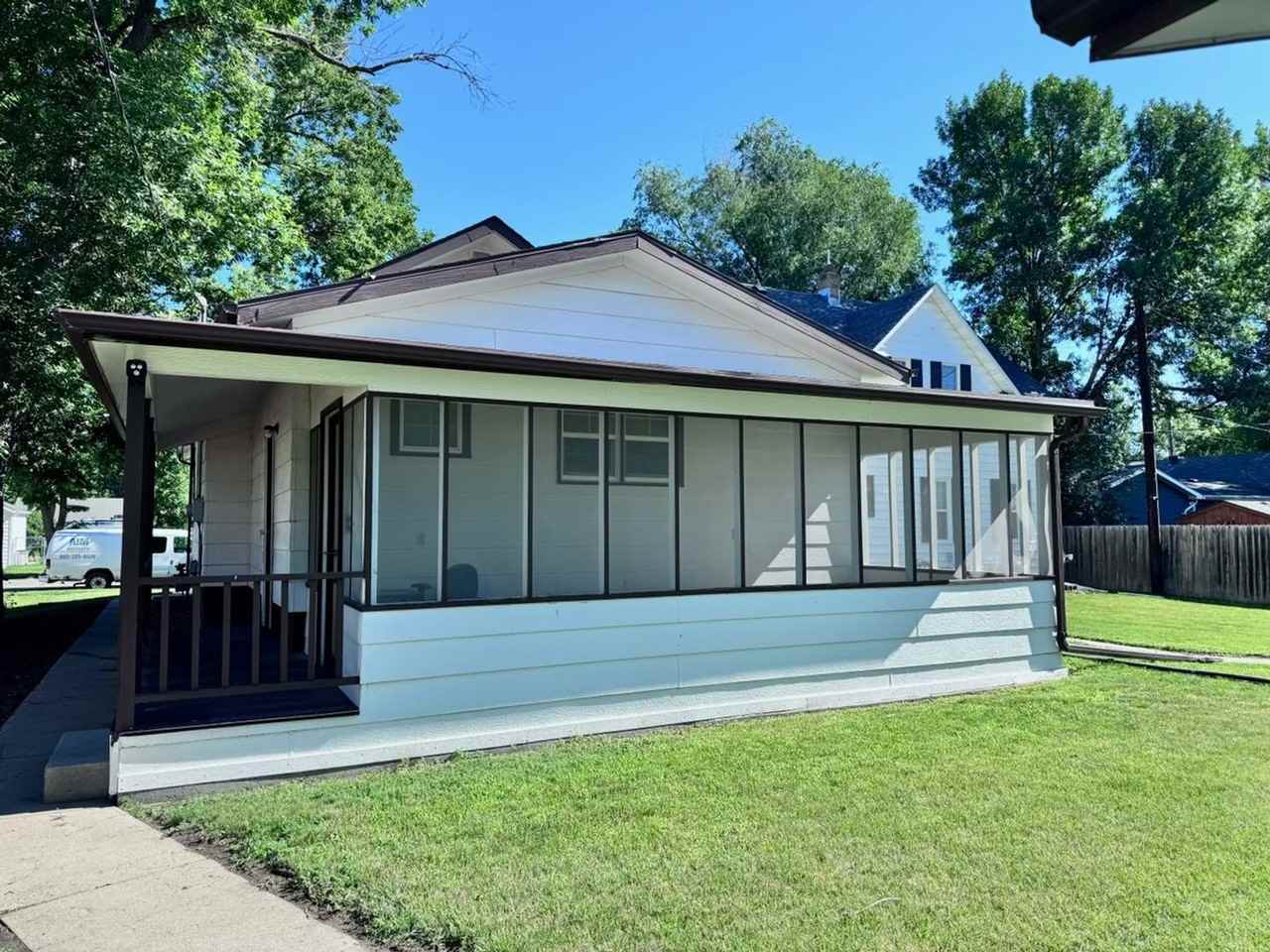 216 9th Ave Ne - Photo 2 of 17