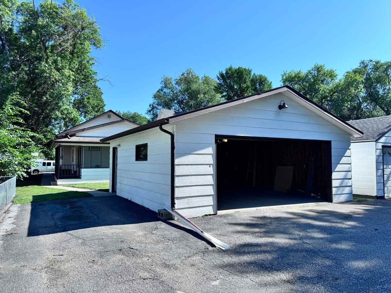 216 9th Ave Ne - Photo 3 of 17