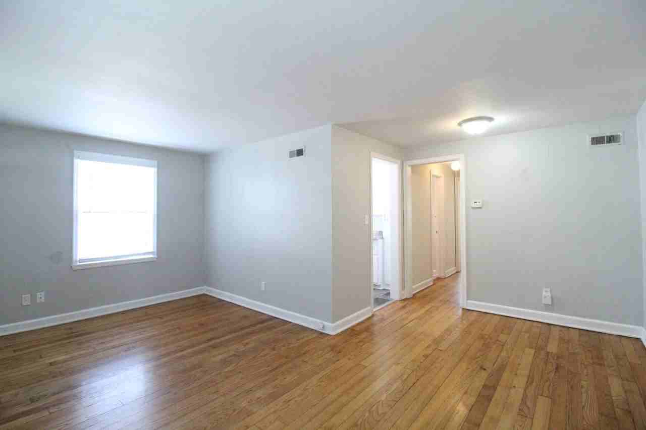 336 E 28th Ave - Photo 3 of 7