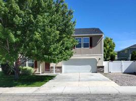 featured image of 304 E Ivy Glade St
