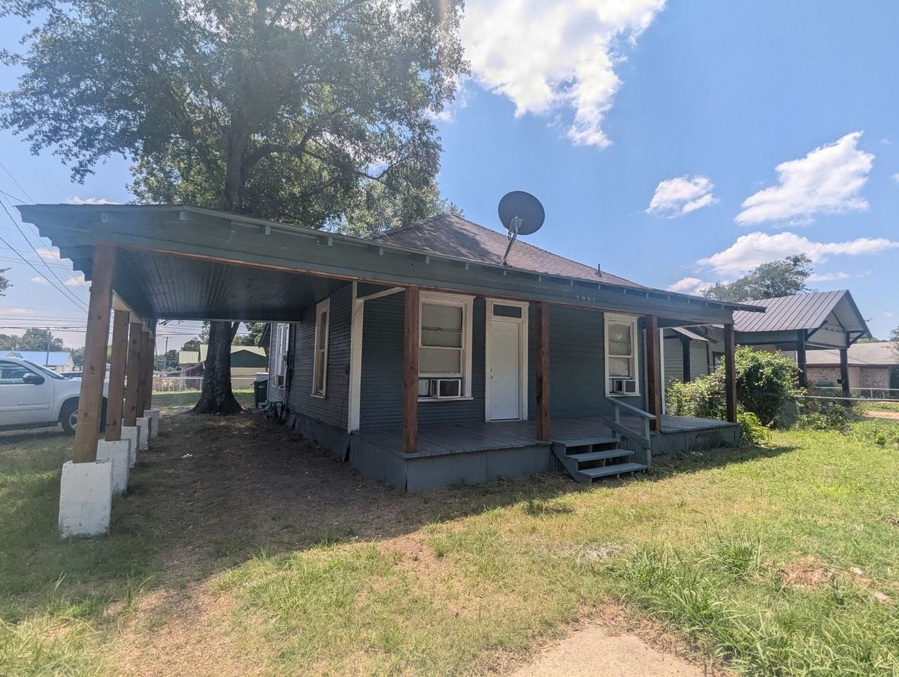 2001 2001 M L King Blvd. - Photo 2 of 11